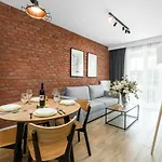 Premium Airport By Renters Apartmán *