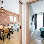 Premium Airport By Renters Apartmán
