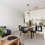 Premium Airport By Renters *