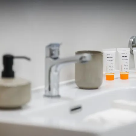 Premium Airport By Renters Appartamento